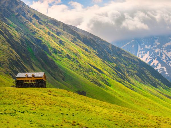 Experience the Best Scenic Views in Kazbegi for Nature Lovers